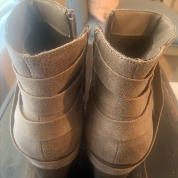 Boots - Picture 3 of 3